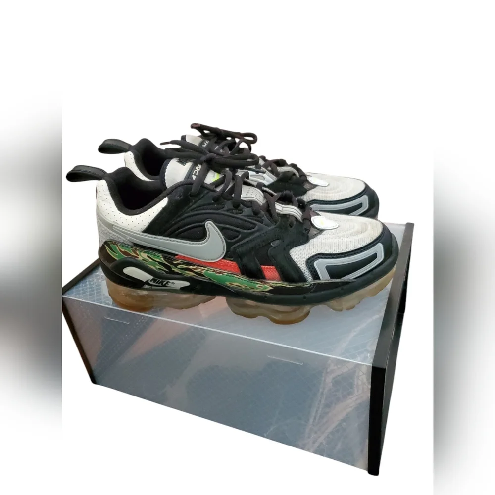 Nike Air Vapormax EVO NGR Low Trainers DD3054-001 White/Black SZ 7.5 in box - Picture 3 of 6